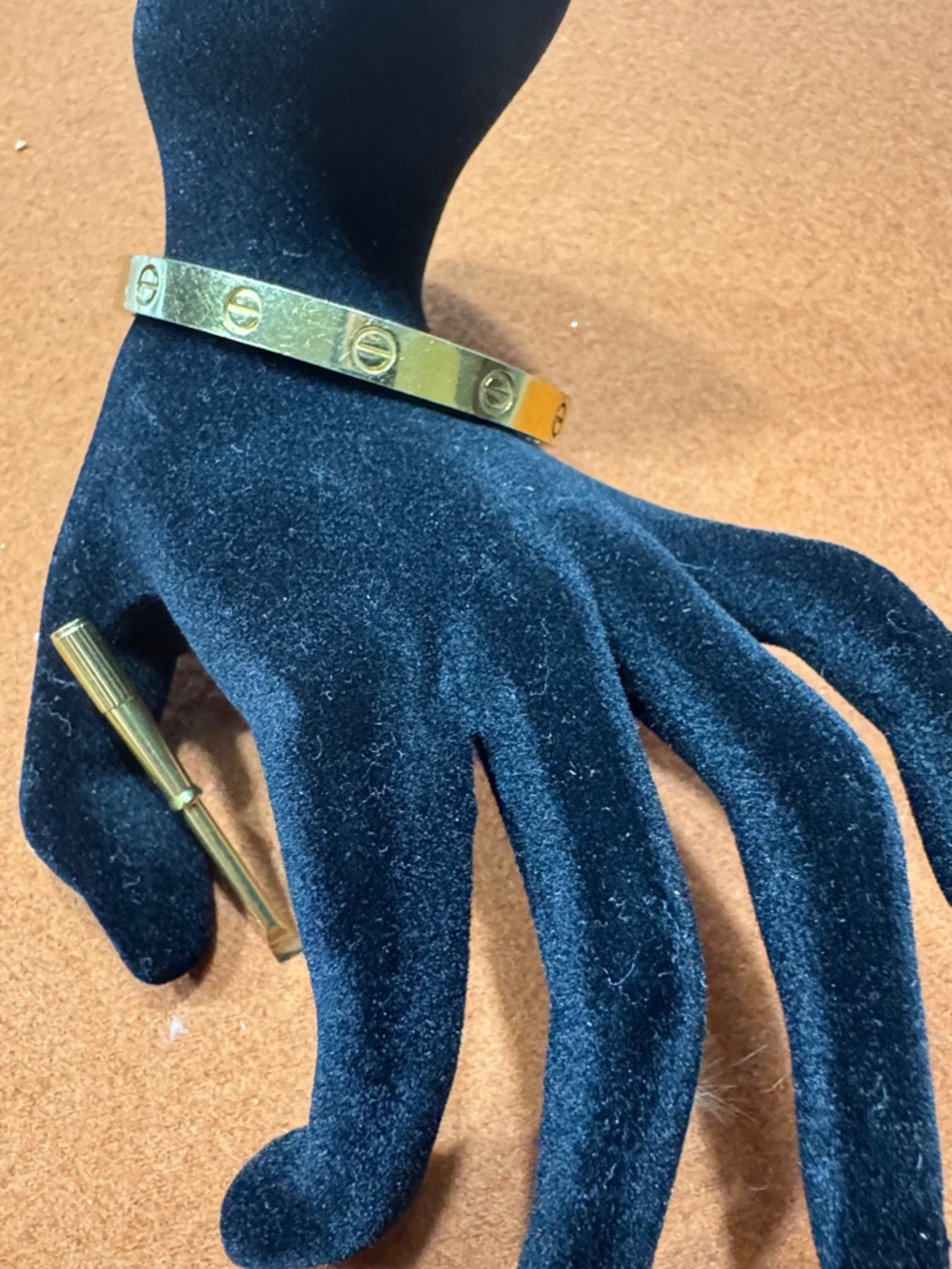 Gold Screw Motif Bangle Bracelet